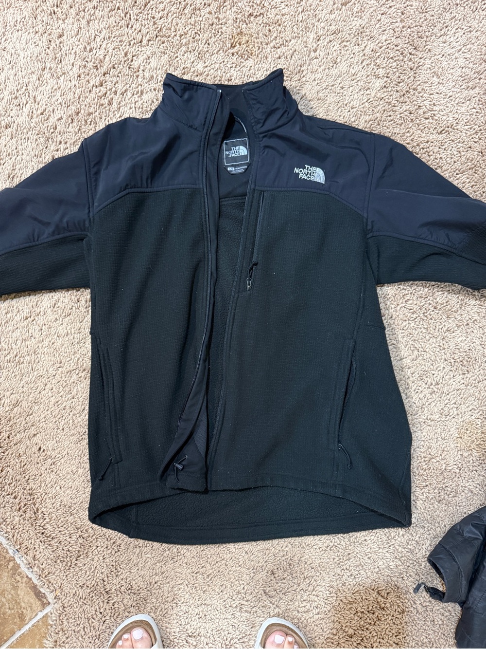 The North Face Men’s Black Lightweight Fleece Jacket